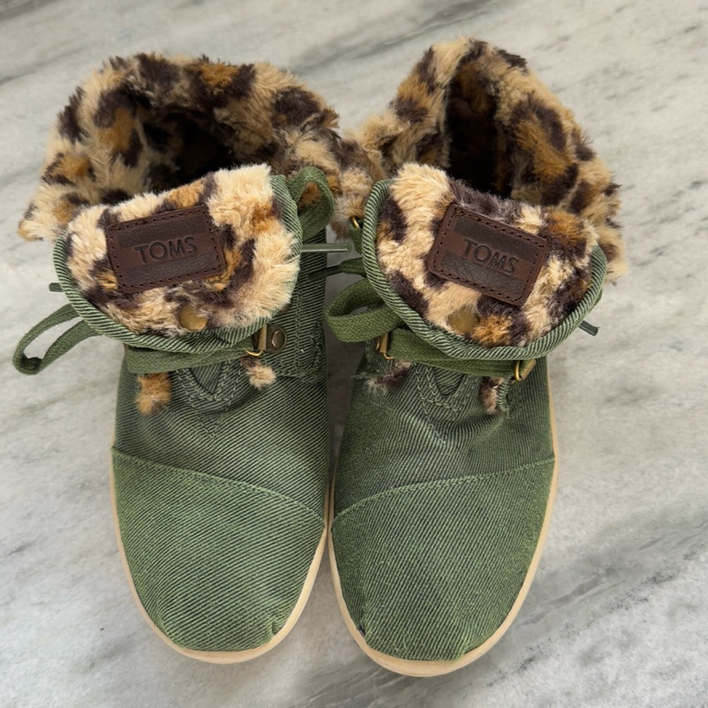 Toms Women's Highland Green Leopard High Top Fleece Lined Chukka bootie